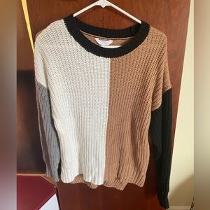 Women’s yarn sweater. tan gray black and white